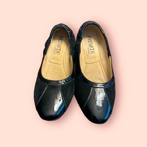 Women’s flats black suede and patent leather size 5.5 very good condition